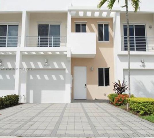 10241 NW 71st Ter, Doral, FL 33178