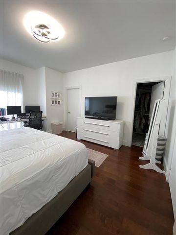 10241 NW 71st Ter, Doral, FL 33178