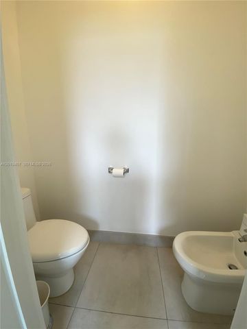 10241 NW 71st Ter, Doral, FL 33178
