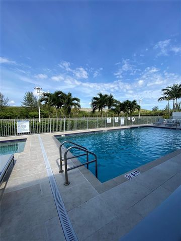 10241 NW 71st Ter, Doral, FL 33178