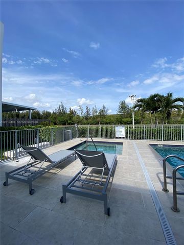 10241 NW 71st Ter, Doral, FL 33178