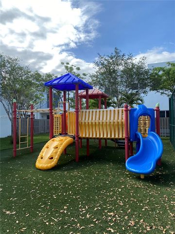 10241 NW 71st Ter, Doral, FL 33178