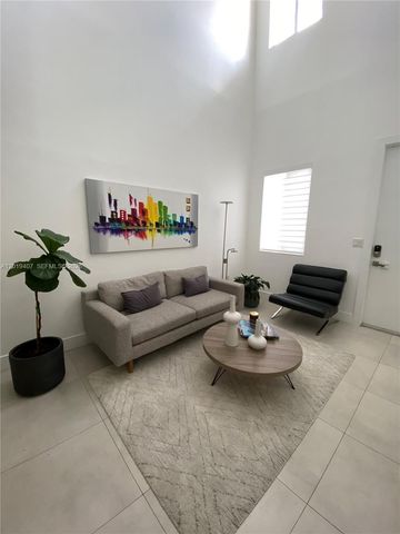 10241 NW 71st Ter, Doral, FL 33178