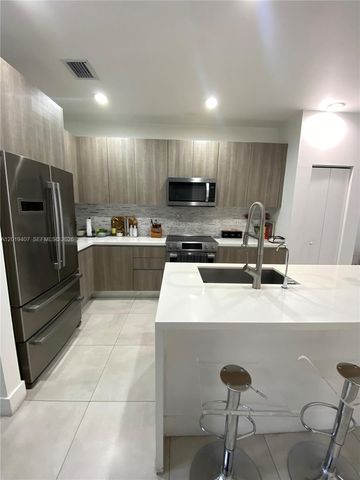 10241 NW 71st Ter, Doral, FL 33178