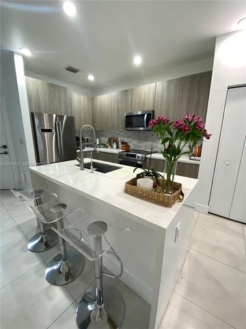 10241 NW 71st Ter, Doral, FL 33178