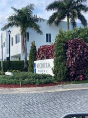 10241 NW 71st Ter, Doral, FL 33178