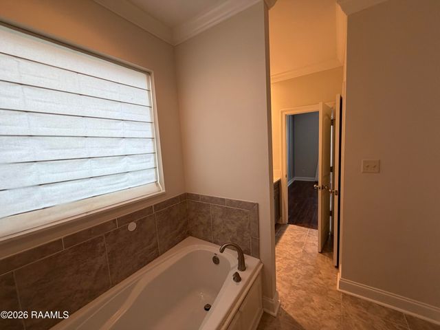 111 Sleepy Brook Road, Lafayette, LA 70508