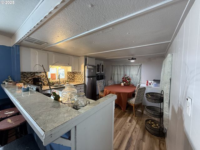 67624 SPINREEL Rd 44, North Bend, OR 97459