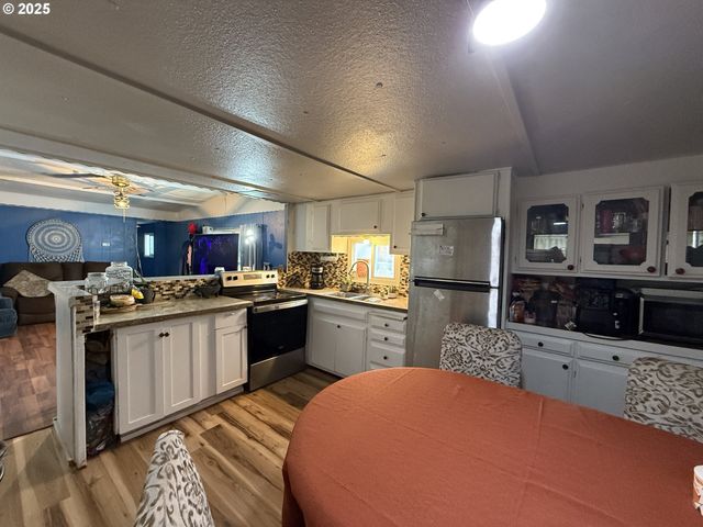 67624 SPINREEL Rd 44, North Bend, OR 97459