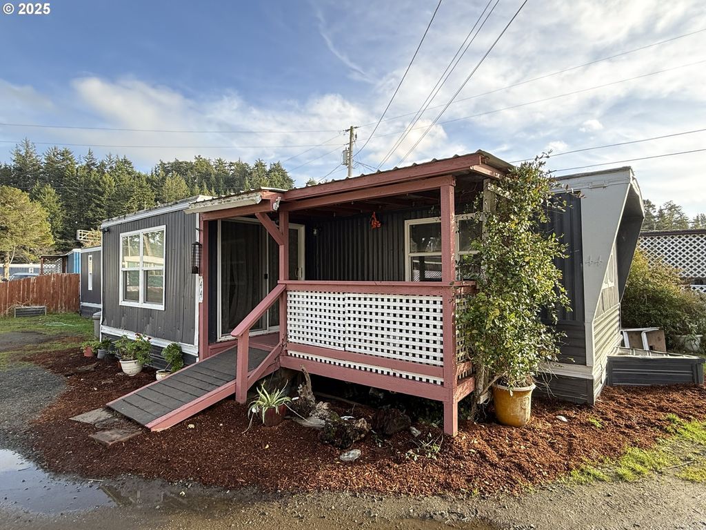 67624 SPINREEL Rd 44, North Bend, OR 97459