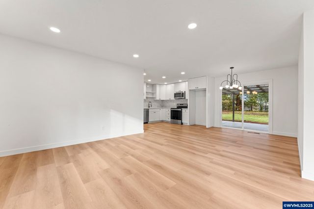 15133 SE Woodward St, Portland, OR 97236