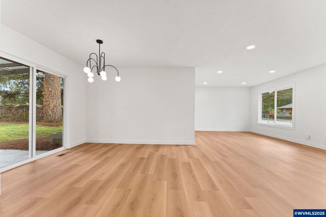 15133 SE Woodward St, Portland, OR 97236