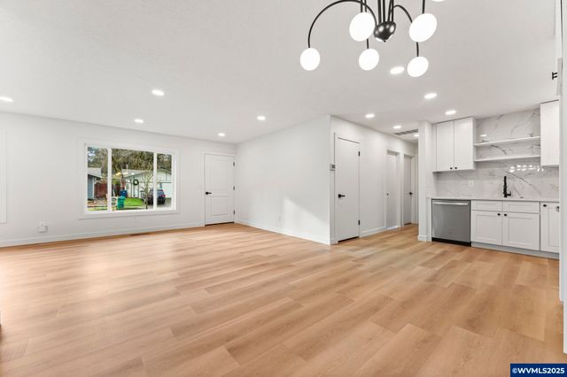 15133 SE Woodward St, Portland, OR 97236