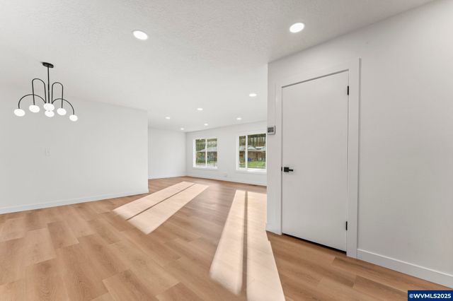 15133 SE Woodward St, Portland, OR 97236