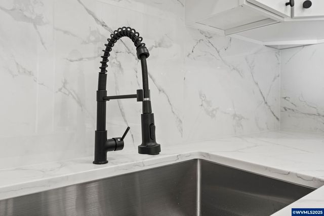 15133 SE Woodward St, Portland, OR 97236