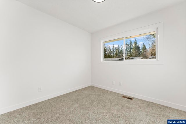 15133 SE Woodward St, Portland, OR 97236