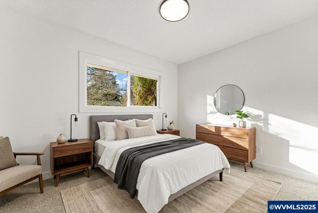 15133 SE Woodward St, Portland, OR 97236