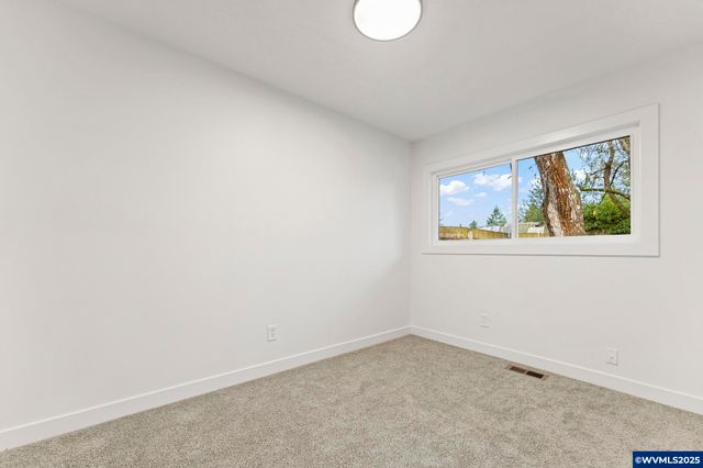 15133 SE Woodward St, Portland, OR 97236