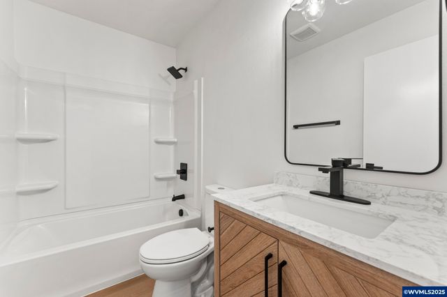 15133 SE Woodward St, Portland, OR 97236