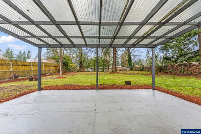 15133 SE Woodward St, Portland, OR 97236