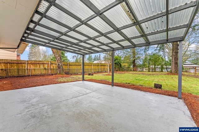 15133 SE Woodward St, Portland, OR 97236