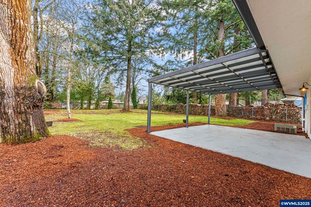 15133 SE Woodward St, Portland, OR 97236