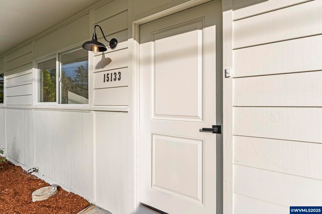 15133 SE Woodward St, Portland, OR 97236