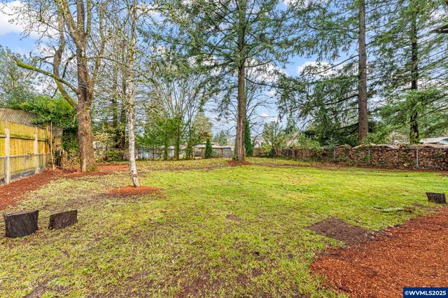 15133 SE Woodward St, Portland, OR 97236