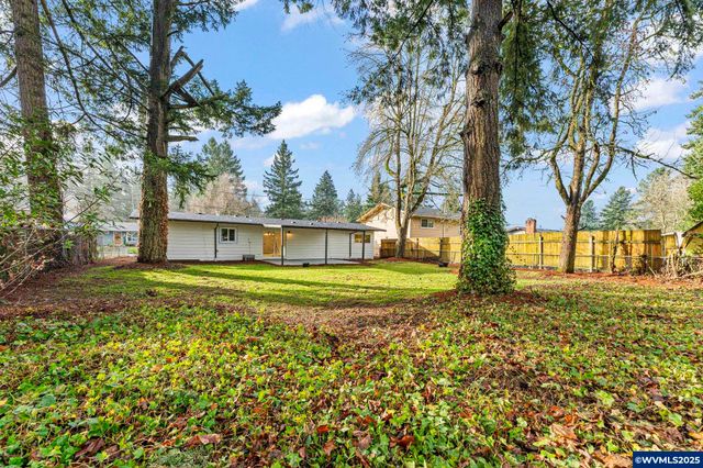 15133 SE Woodward St, Portland, OR 97236