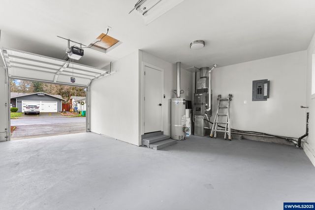 15133 SE Woodward St, Portland, OR 97236