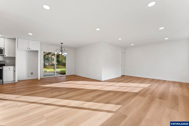 15133 SE Woodward St, Portland, OR 97236