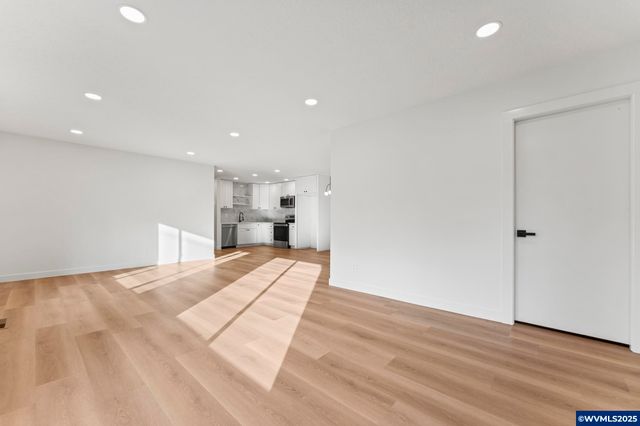 15133 SE Woodward St, Portland, OR 97236