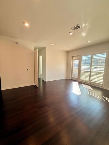 207 W Johanna ST 208, Austin, TX 78704