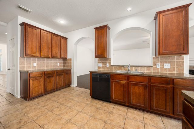 3012 Kings Isle Lane, Dickinson, TX 77539