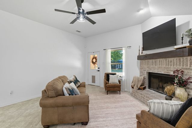 104 Candis Court, Springtown, TX 76082