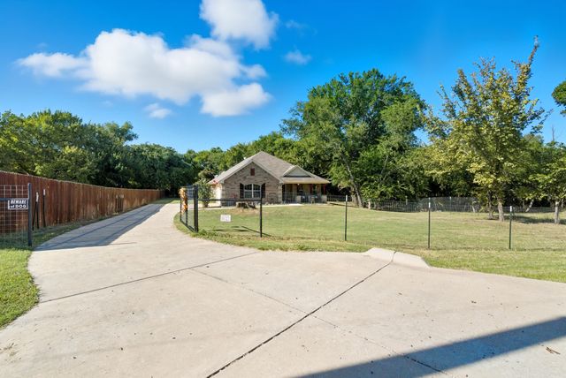 104 Candis Court, Springtown, TX 76082