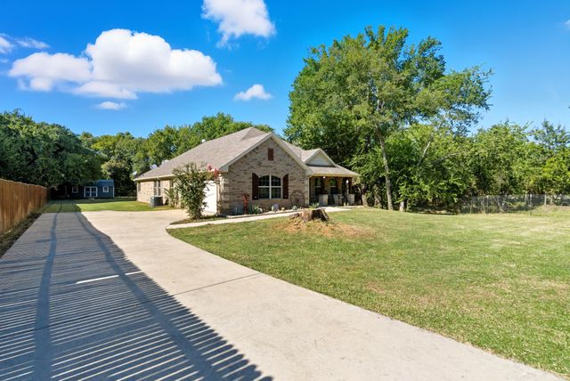104 Candis Court, Springtown, TX 76082