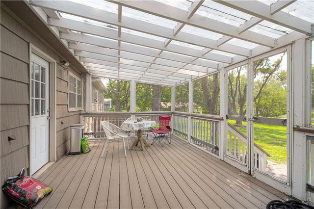 1 W 96TH Terrace, Kansas City, MO 64114