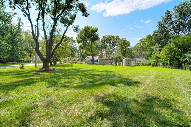 1 W 96TH Terrace, Kansas City, MO 64114
