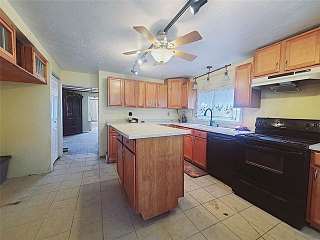 36 Clopper St, Sewickley Twp, PA 15637
