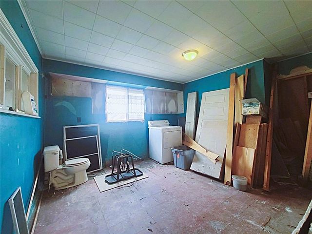 36 Clopper St, Sewickley Twp, PA 15637