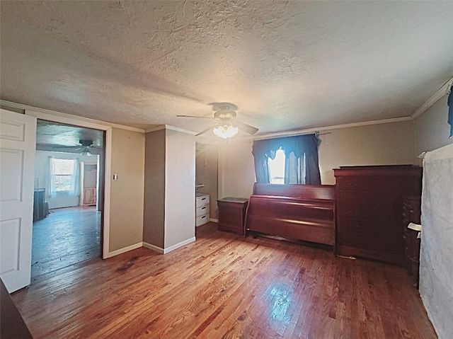 36 Clopper St, Sewickley Twp, PA 15637