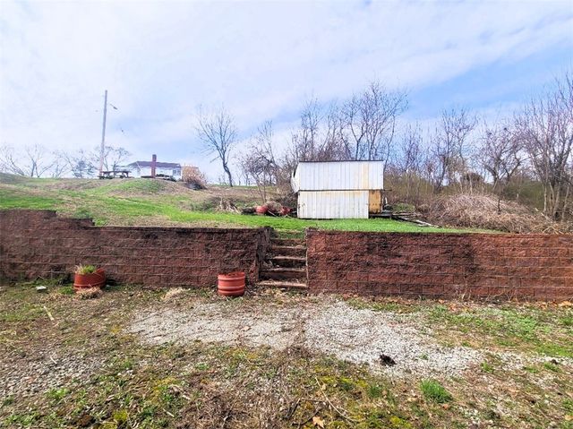 36 Clopper St, Sewickley Twp, PA 15637
