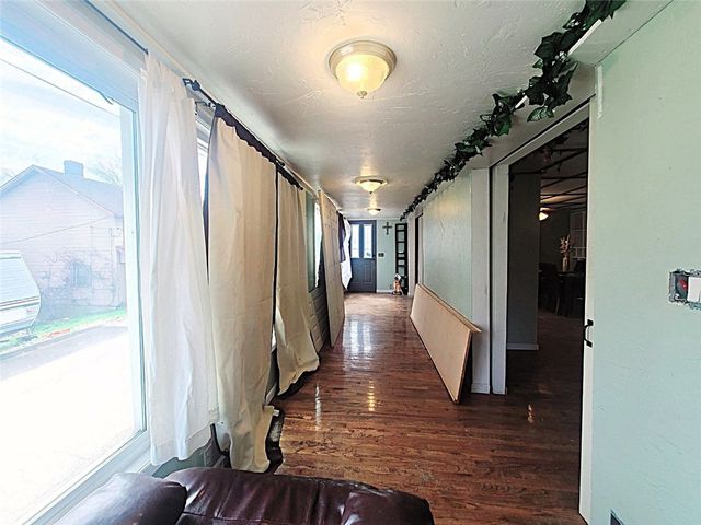 36 Clopper St, Sewickley Twp, PA 15637