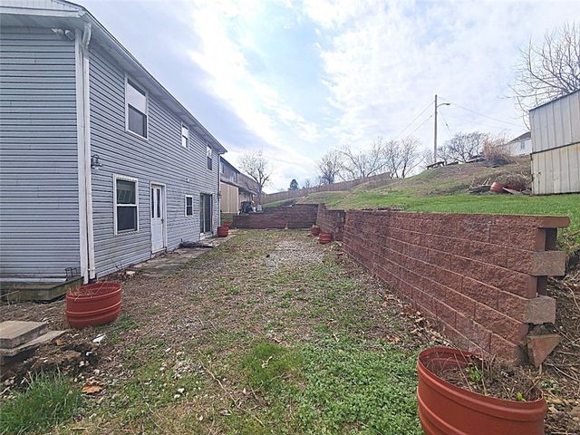 36 Clopper St, Sewickley Twp, PA 15637