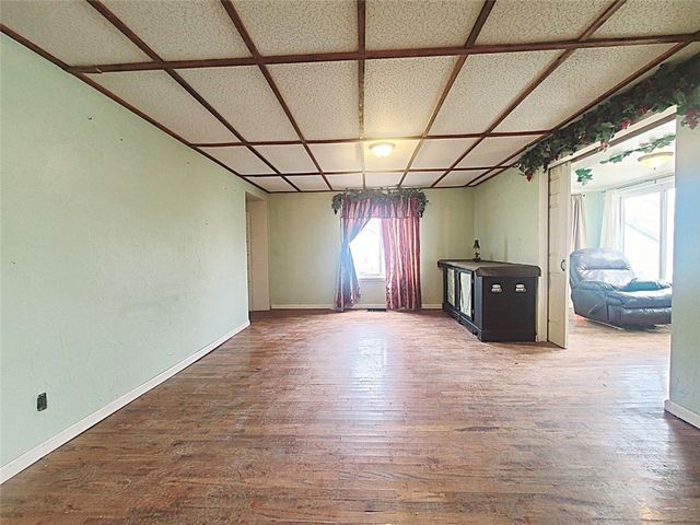 36 Clopper St, Sewickley Twp, PA 15637