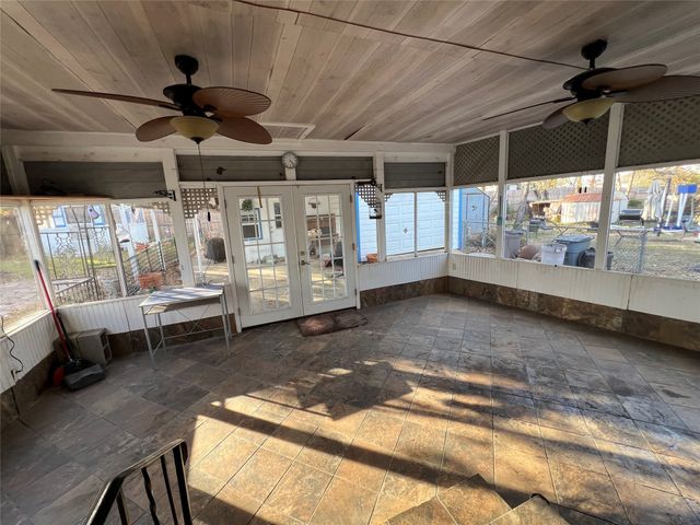 909 Rindie Street, Irving, TX 75060