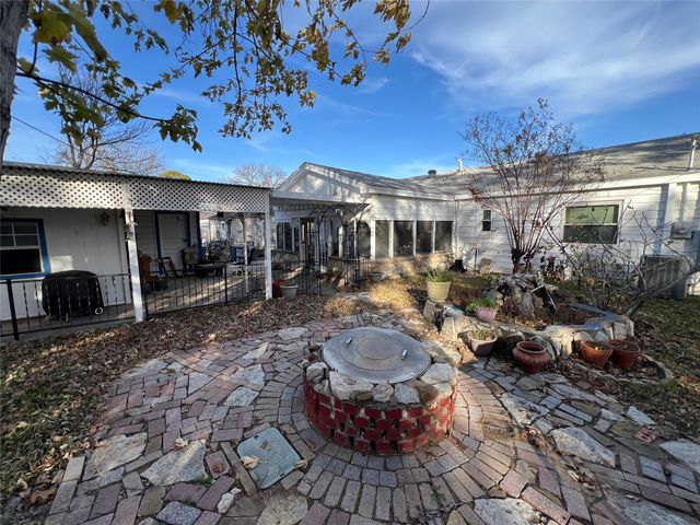 909 Rindie Street, Irving, TX 75060