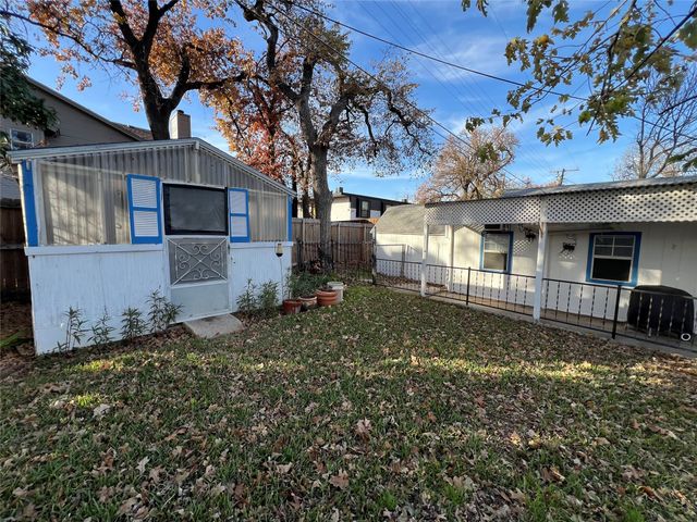 909 Rindie Street, Irving, TX 75060