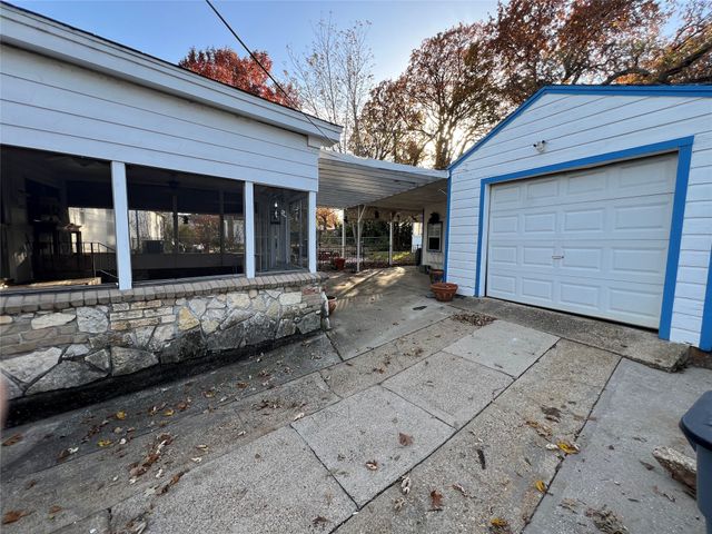 909 Rindie Street, Irving, TX 75060